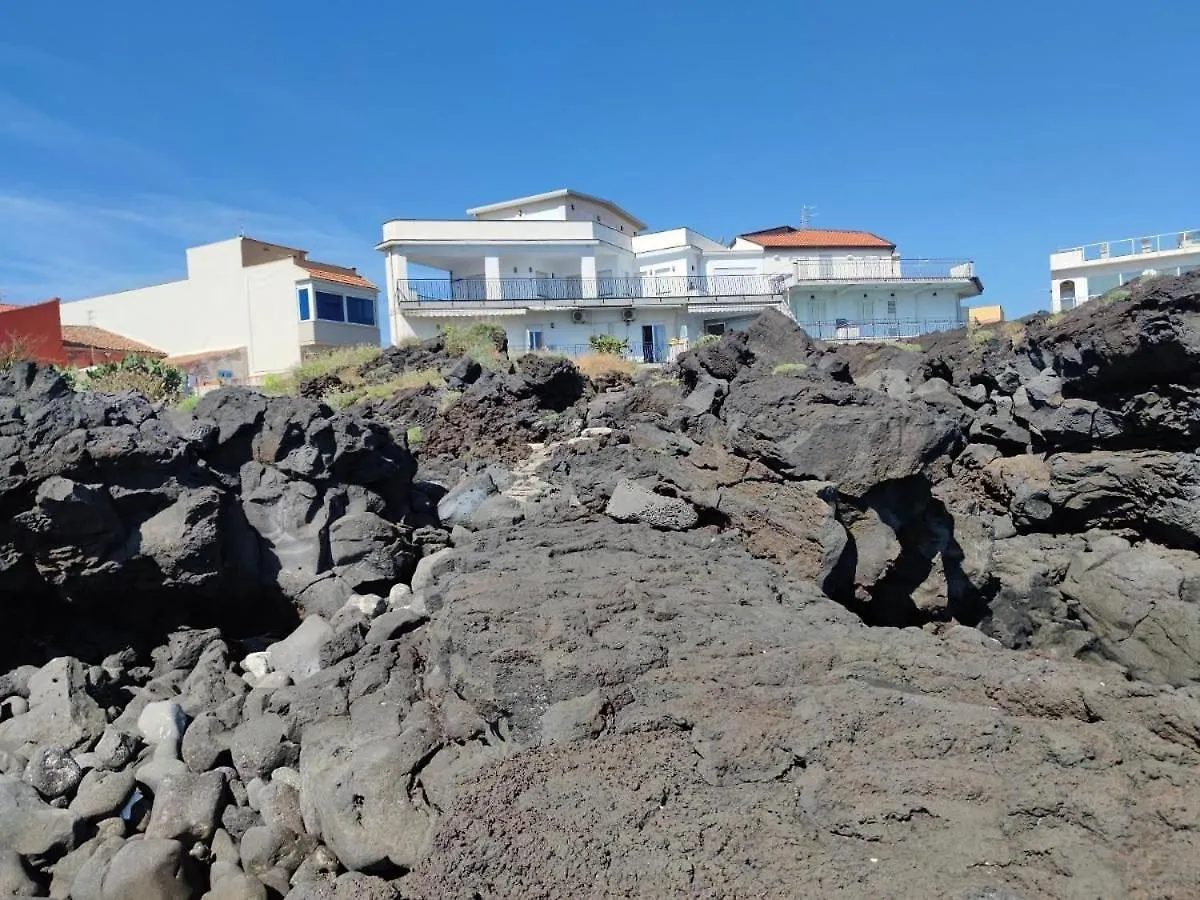 AcquaMarina15 Appartamento con terrazzo sul mare Acireale Italia